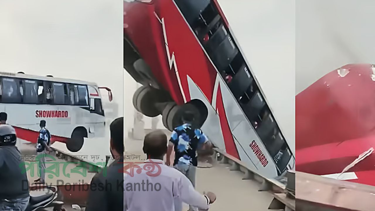 দৌলতদিয়ায় বাসডুবি: পদ্মায় তলিয়ে ঢাকাগামী বাস