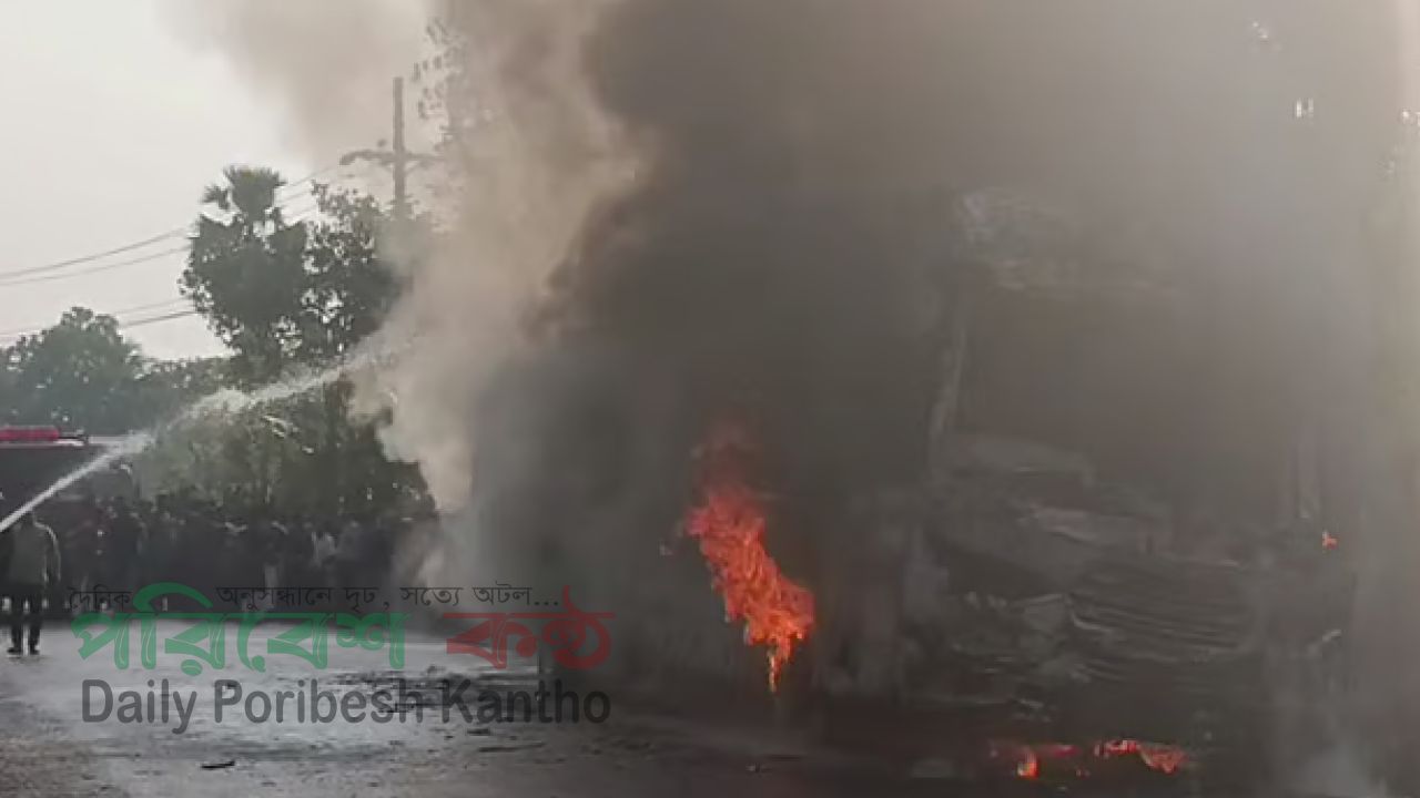 যশোরে চলন্ত বাসে ভয়াবহ অগ্নিকাণ্ড, অল্পের জন্য প্রাণে বাঁচলেন যাত্রীরা