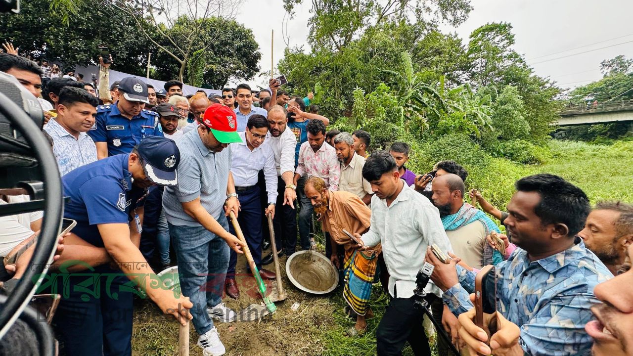 আড়াইহাজারে প্রাণ ফিরছে রামচন্দ্রী খালের: পুনঃখনন প্রকল্পের আনুষ্ঠানিক উদ্বোধন