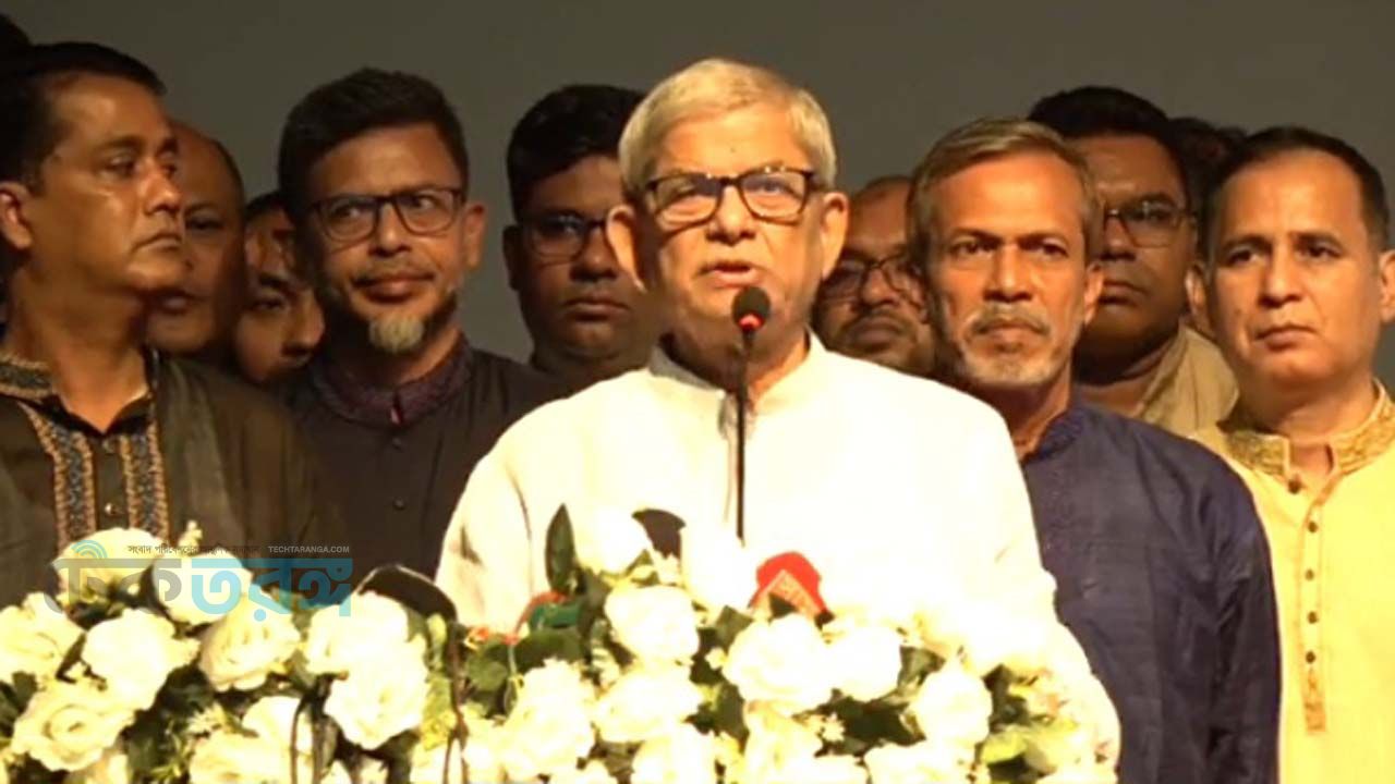 বক্তব্য রাখছেন বিএনপি মহাসচিব ও স্থানীয় সরকার মন্ত্রী মির্জা ফখরুল ইসলাম আলমগীর