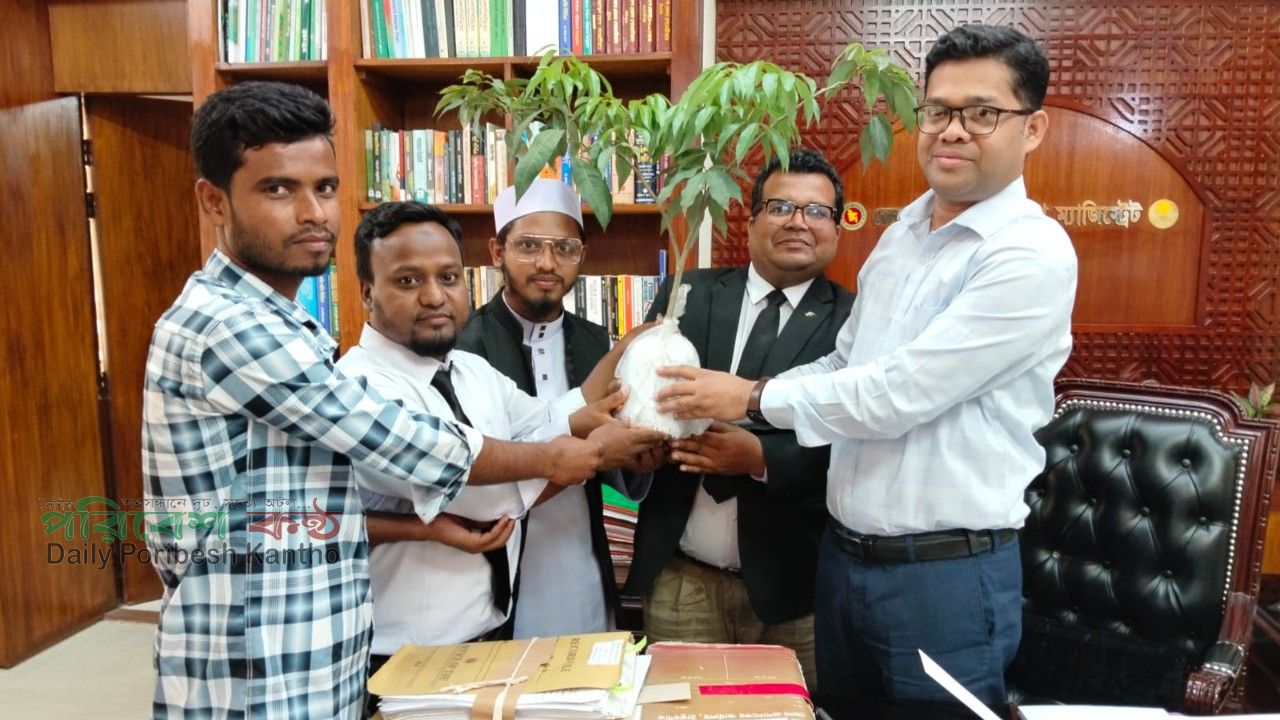 ঠাকুরগাঁওয়ে পরিবেশ রক্ষায় ডিসির সাথে পরিবেশ রক্ষা উন্নয়ন সোসাইটির বৈঠক