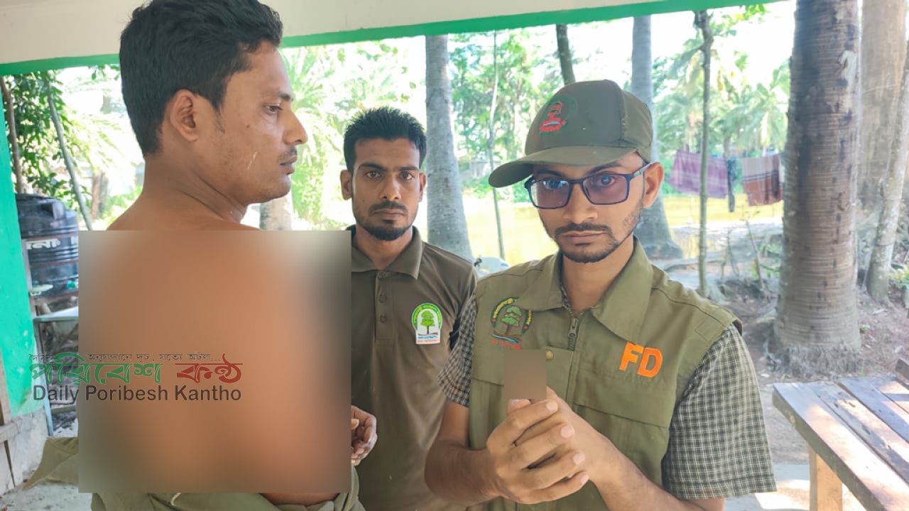 বন কর্মকর্তাকে কুপিয়ে হরিণশিকারিকে ছিনিয়ে নিয়ে গেলেন সহযোগীরা