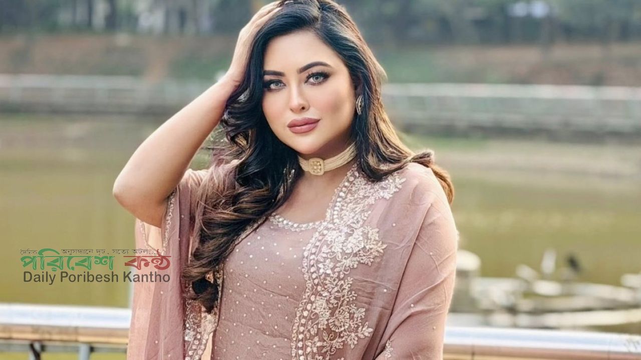 নায়কের ড্রাইভার পরিচয়ে নায়িকার ফোন চুরি