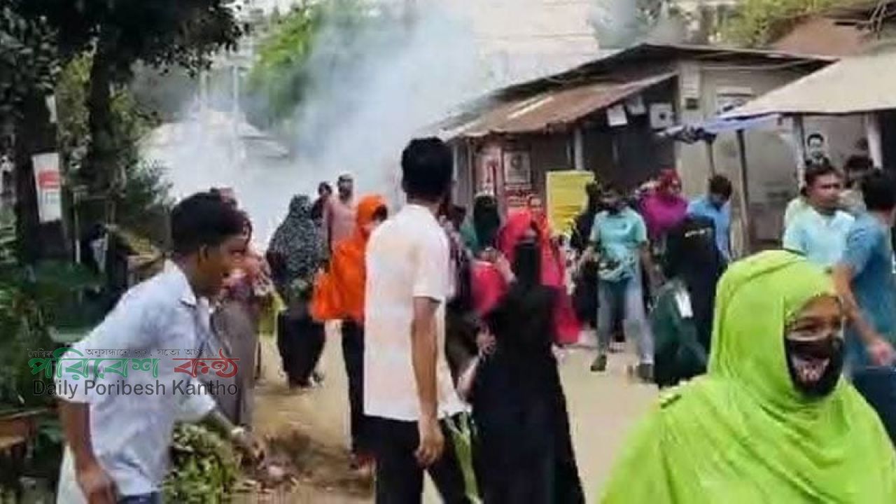 হঠাৎ কারখানা বন্ধ, সামনে  পুলিশের পাহারা