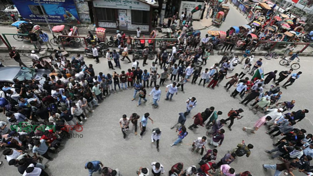 শিক্ষামন্ত্রীর পদত্যাগ দাবিতে রাজপথে এইচএসসি পরীক্ষার্থীরা: ঢাকা-বগুড়া-বরিশালে নজিরবিহীন বিক্ষোভ