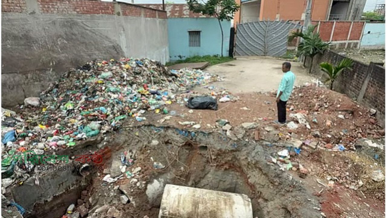 কারখানার রাস্তা কেটে দিল সিটি করপোরেশন