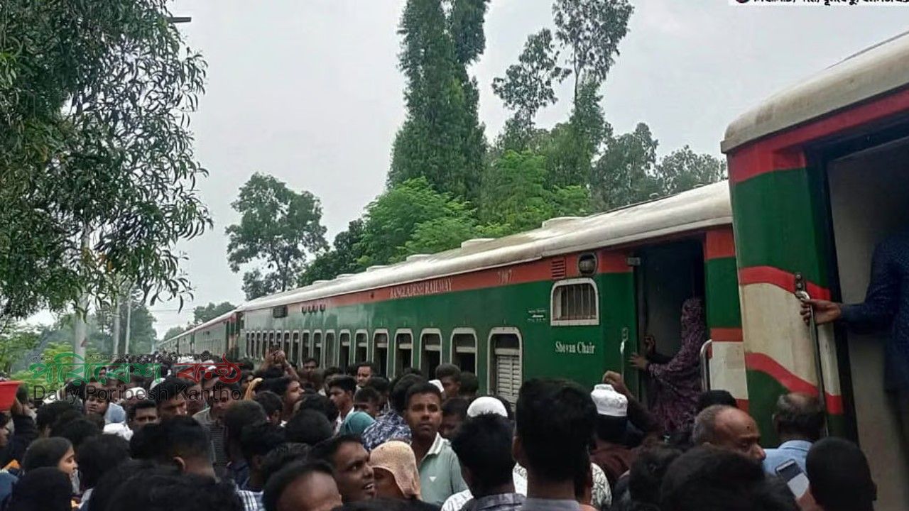 সিরাজগঞ্জে ট্রেন লাইনচ্যুত: ঢাকার সাথে উত্তরবঙ্গের রেল যোগাযোগ বন্ধ