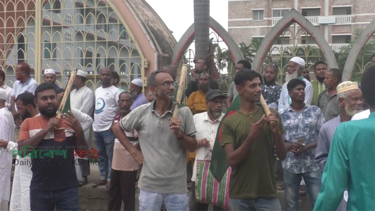 লাঠি-পাইপে পতাকা বেঁধে ১১ দলীয় ঐক্যের সমাবেশে নেতাকর্মীরা