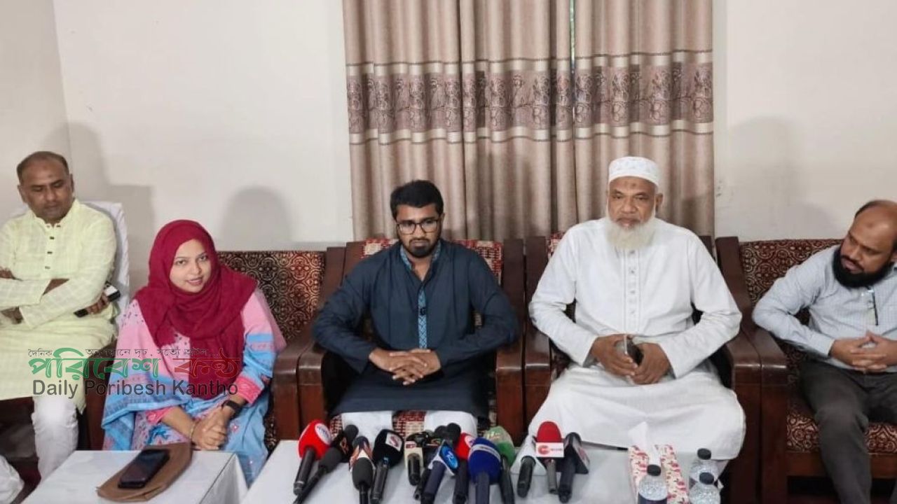 শেখ হাসিনা দেশে ফিরলে তাকে ফাঁসির কাষ্ঠে নেওয়ার জন্য বরণ করে নেব: রাশেদ খাঁন