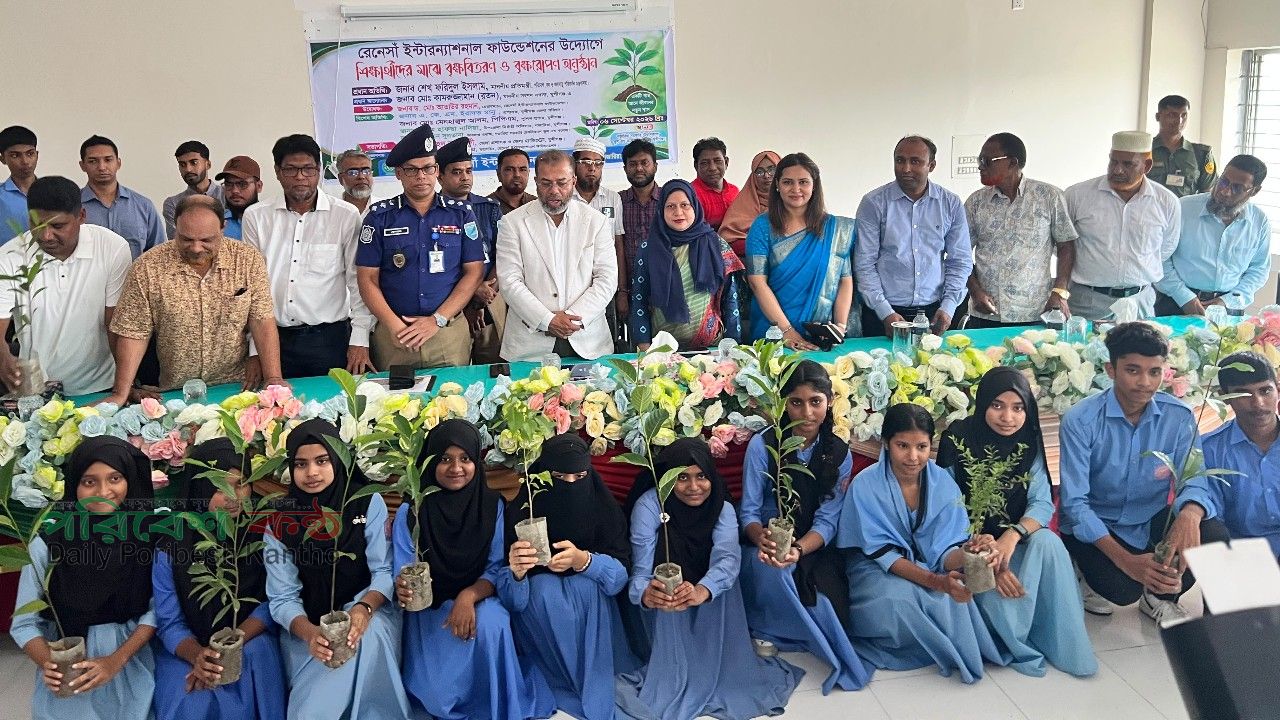 গজারিয়ায় রেনেসাঁ ইন্টারন্যাশনাল ফাউন্ডেশনের উদ্যোগে বৃক্ষরোপণ ও চারা বিতরণ