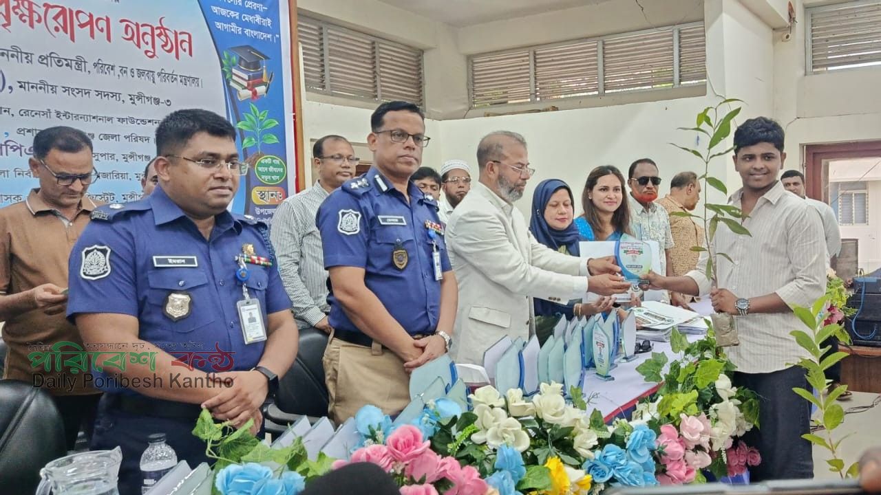 গজারিয়ায় মেধাবী শিক্ষার্থীদের রেনেসাঁ ফাউন্ডেশনের সম্মাননা ও বৃক্ষরোপণ
