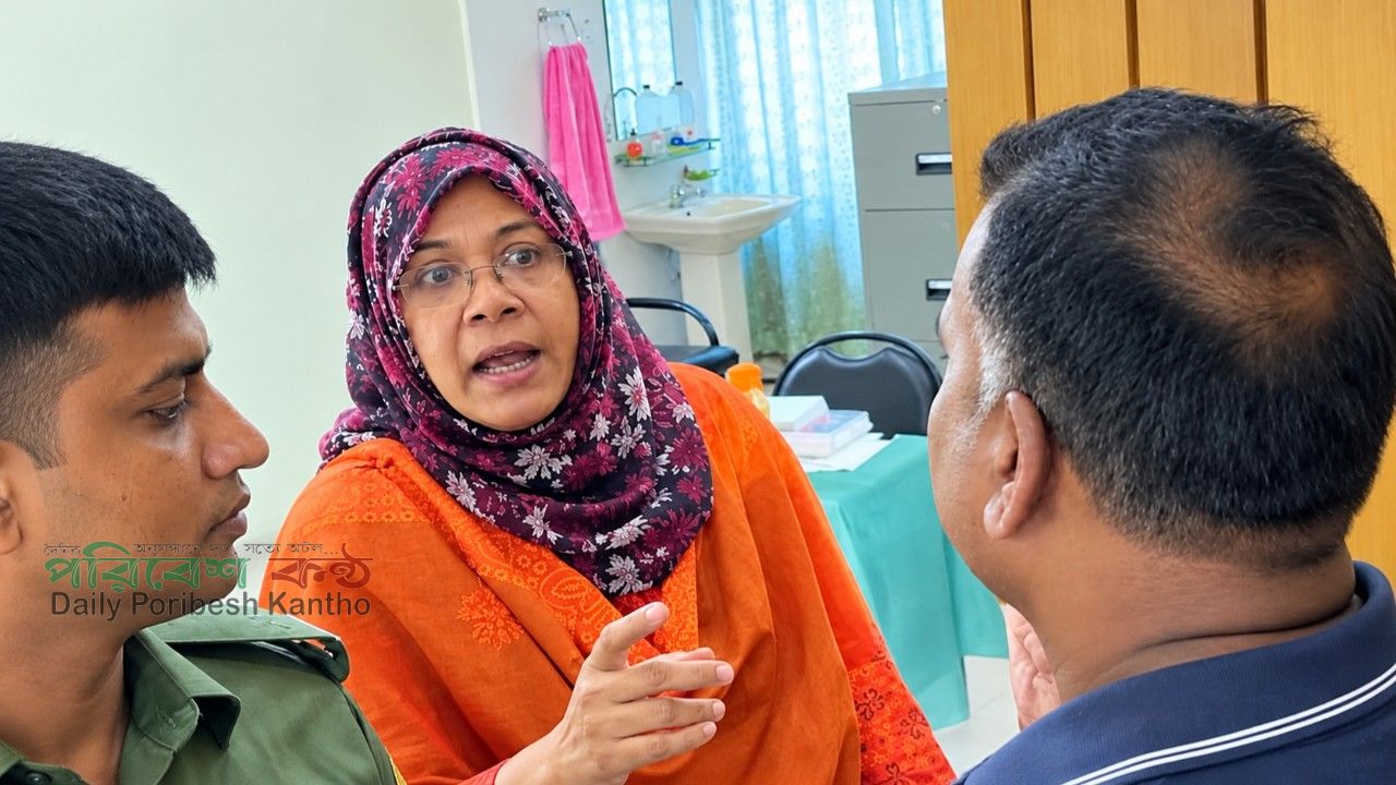 সোনারগাঁয়ে চিকিৎসকের ‘উগ্র’ আচরণে রোগীর কান্না