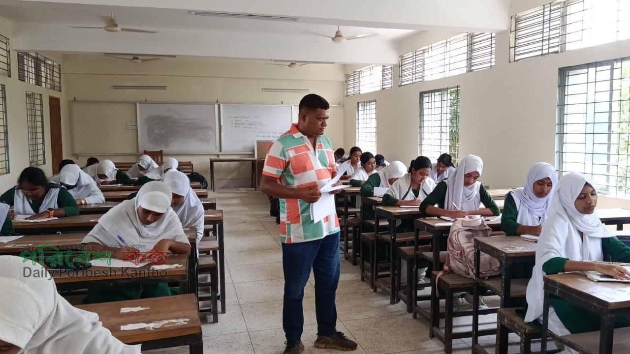 সোনারগাঁওয়ে শিক্ষার্থীদের পরিবেশ সচেতনতামূলক রচনা প্রতিযোগিতা