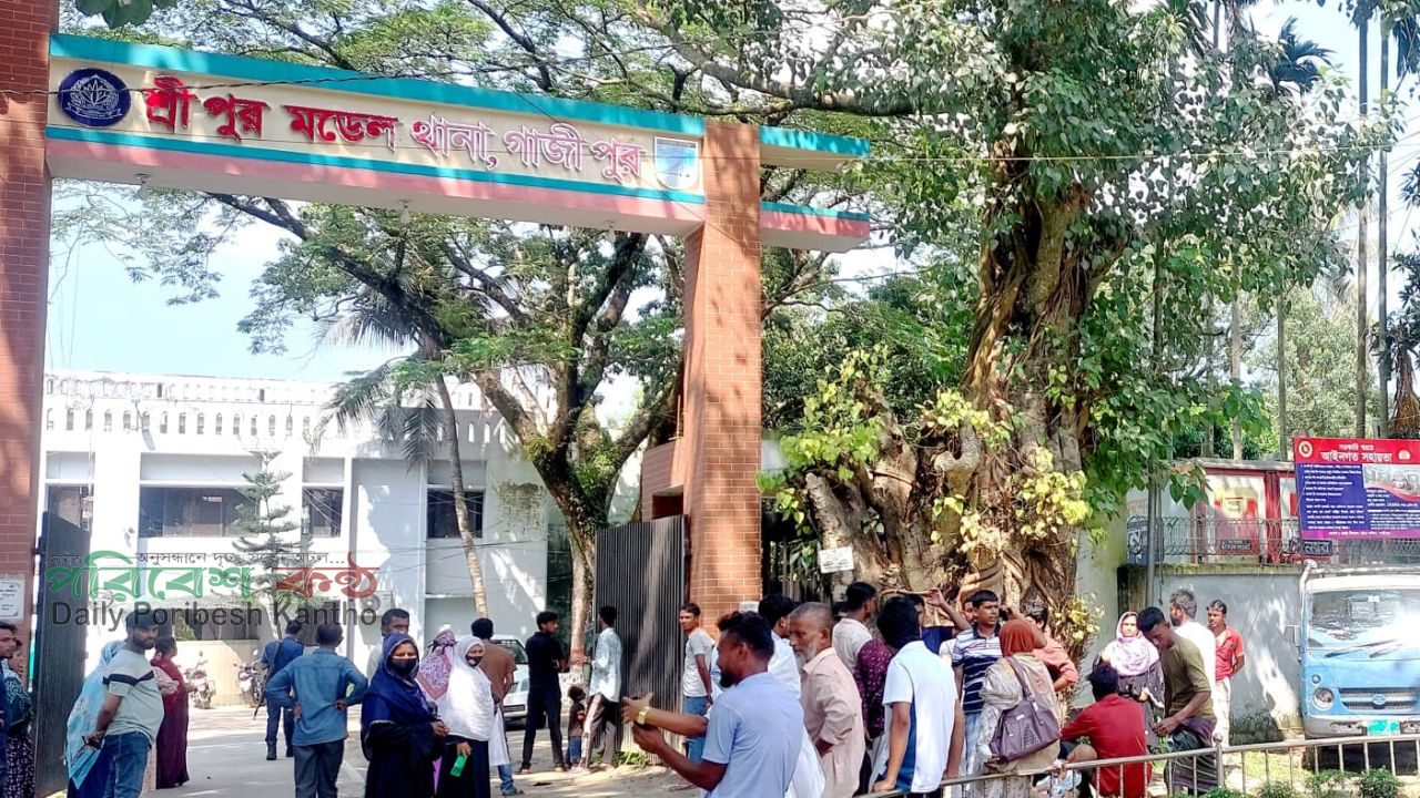 বাড়ির ২০০ গজ দূরে বরই গাছে ঝুলছিল বৃদ্ধার মরদেহ