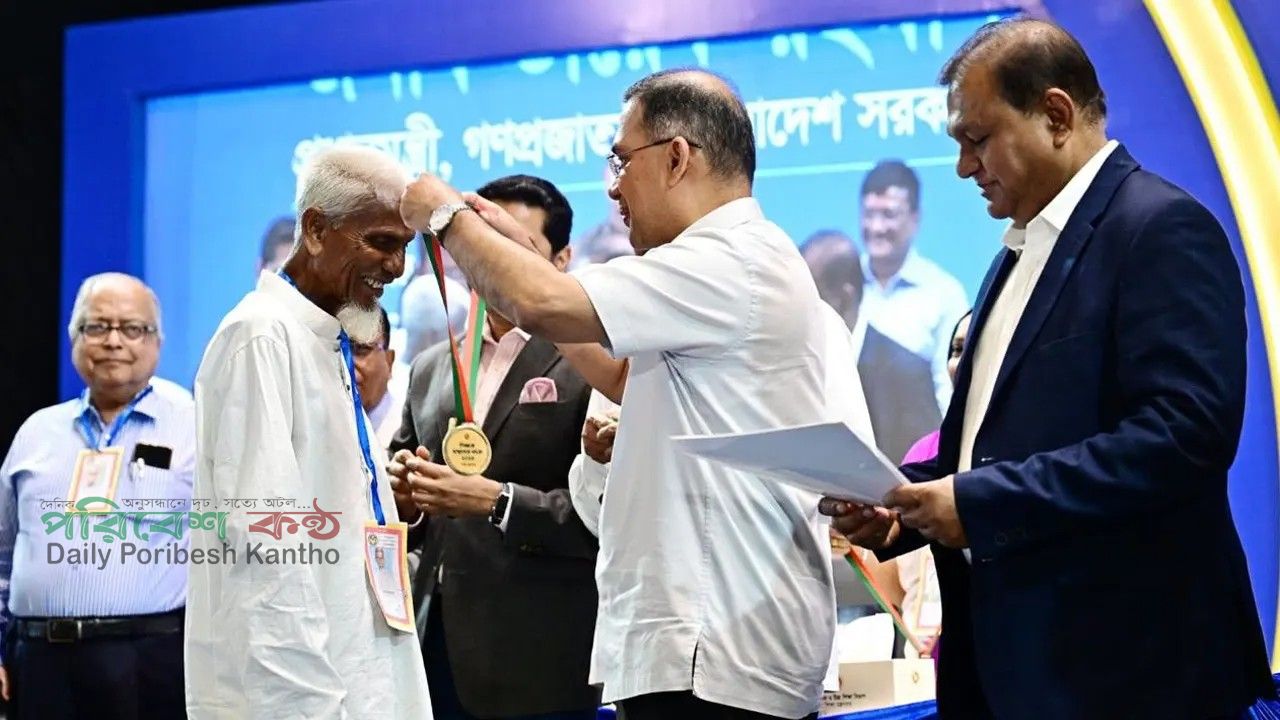 বিশ্ব শিক্ষক দিবসে ১০২ গুণী শিক্ষক পেলেন সম্মাননা