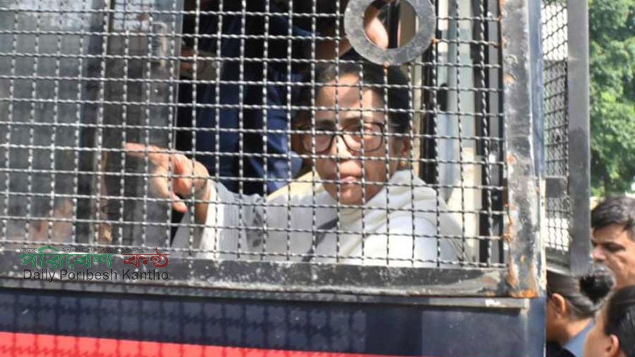 দিল্লিতে মমতা ব্যানার্জি আটক