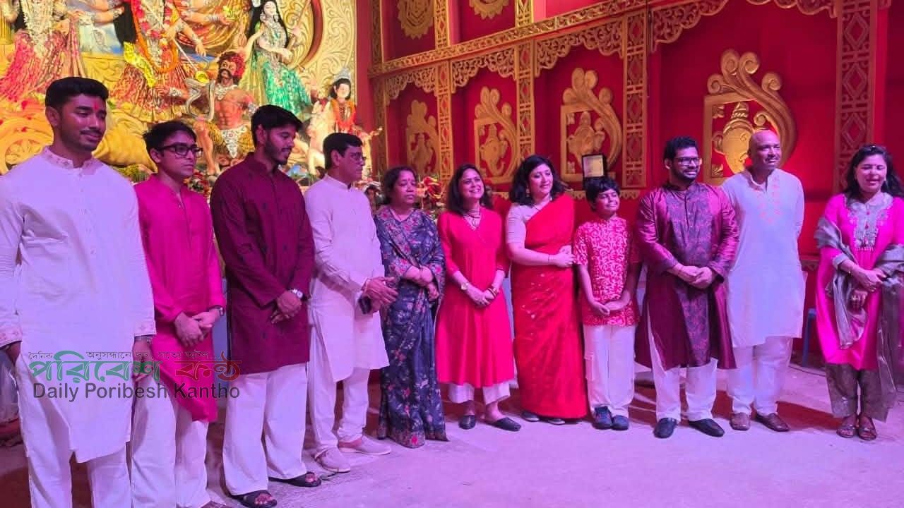 সোনারগাঁয়ে দুর্গাপূজা মন্ডপ পরিদর্শনে ভারতীয় উপ-হাইকমিশনার 