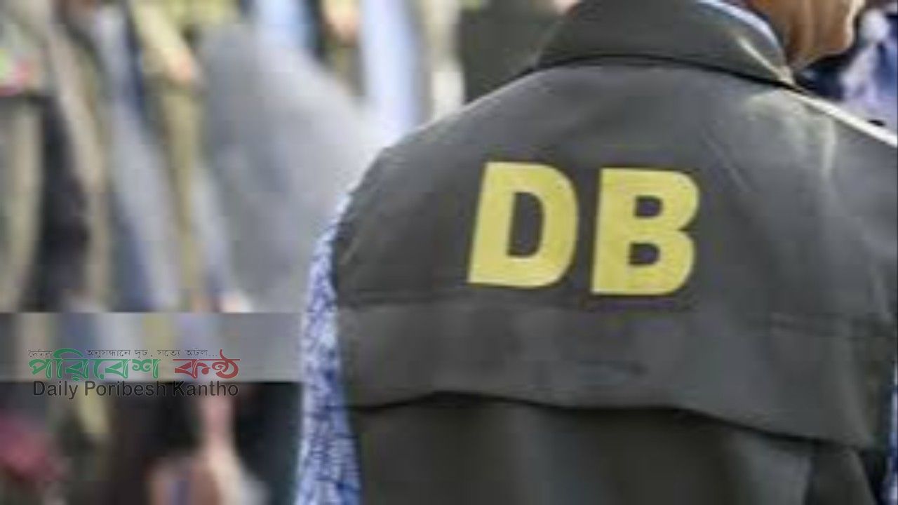 অতিরিক্ত ডিআইজির ভাড়া বাসায় মাদক বিরোধী অভিযান